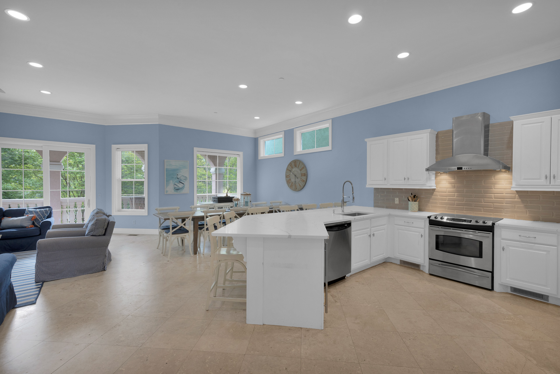Full kitchen with island, stainless appliances